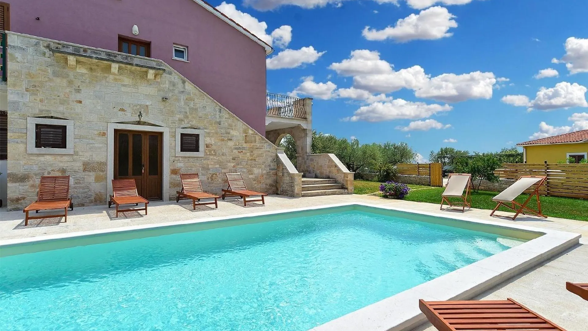 Ferienhaus Mit Privatpool Fuer 16 Personen Ca 240 Qm In Vodnjan, Istrien Istrische Riviera Croatia